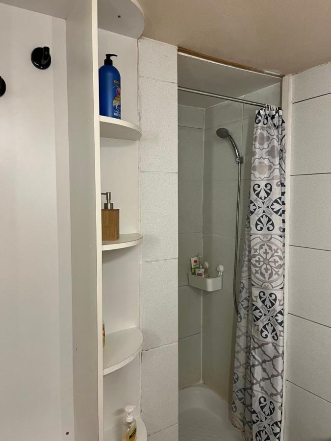 Atypique Apartamento Châteauneuf-de-Gadagne Exterior foto